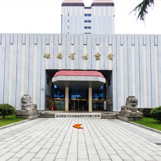 “走向辉煌——中共湖南省委百年档案文献展”四折幕制作